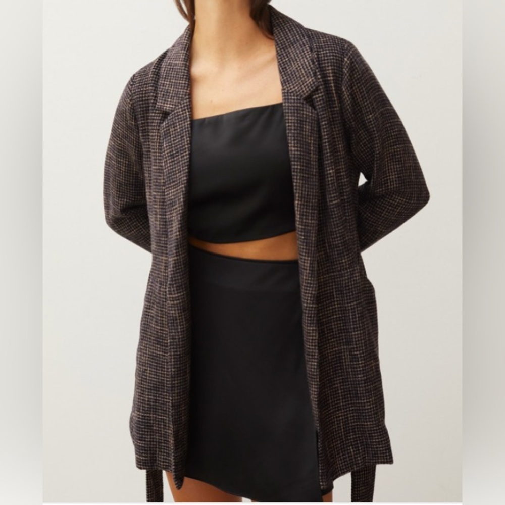 NWT Crescent Waist Tie Blazer